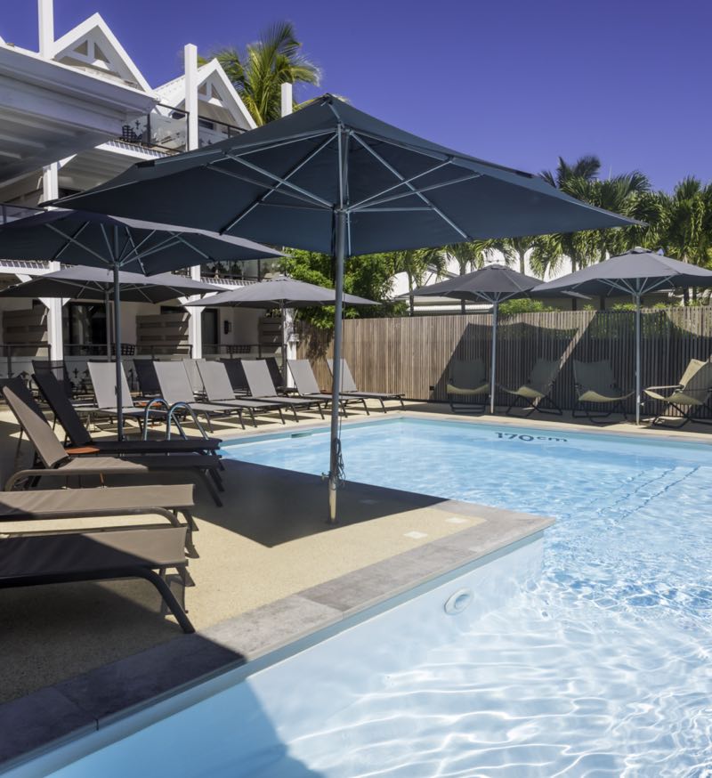 Hotel-With-Swimming-pool-Saint-Gilles-Les-Bains-Ile-La-Reunion-Latitude-21